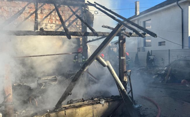 UPDATE! Incendiu PUTERNIC în comuna Bradu!