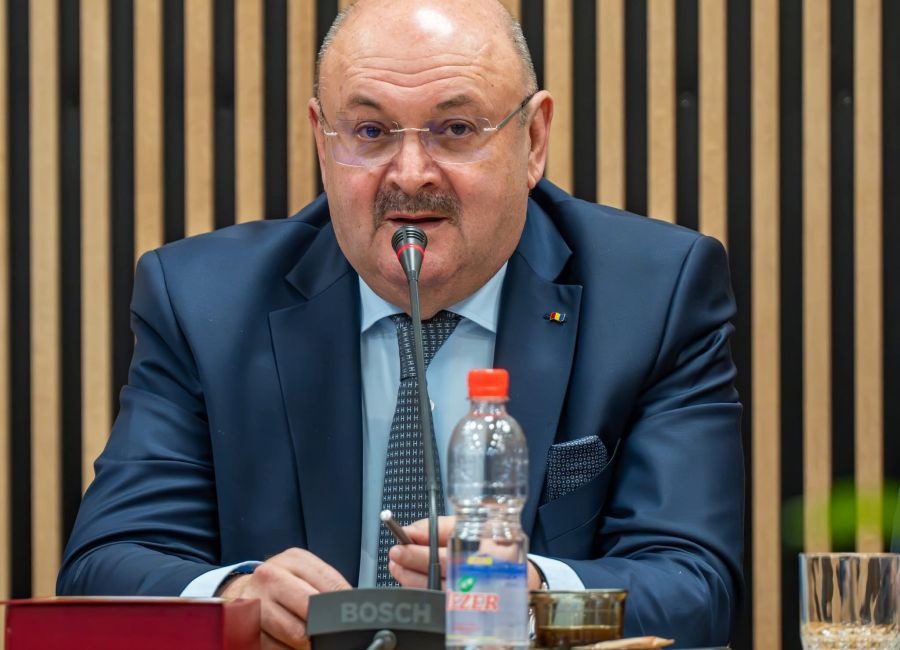 Ion Mînzînă, mesaj ferm privind achiziția microbuzelor școlare electrice: "Am respectat în totalitate caietul de sarcini"