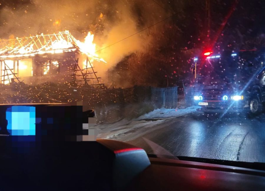 ACUM! Bărbat ARS într-un INCENDIU în Argeș