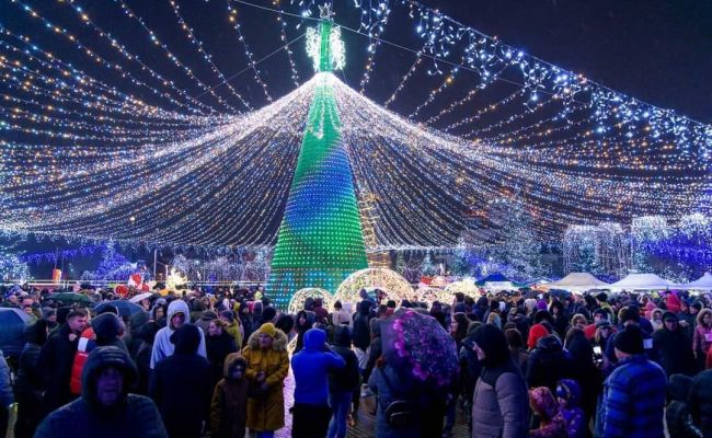 A fost aprins iluminatul festiv la Mioveni