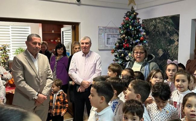 Primăria Bradu a răsunat de glasurile colindătorilor!