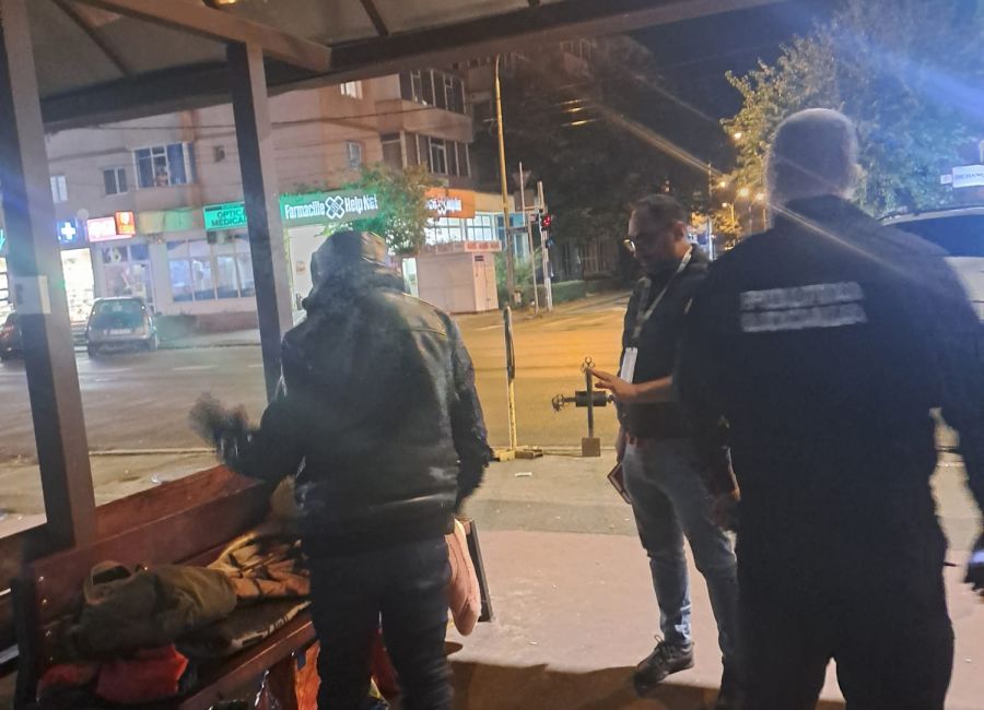 Trei oameni ai străzii au fost duşi în adăpostul de noapte Nord