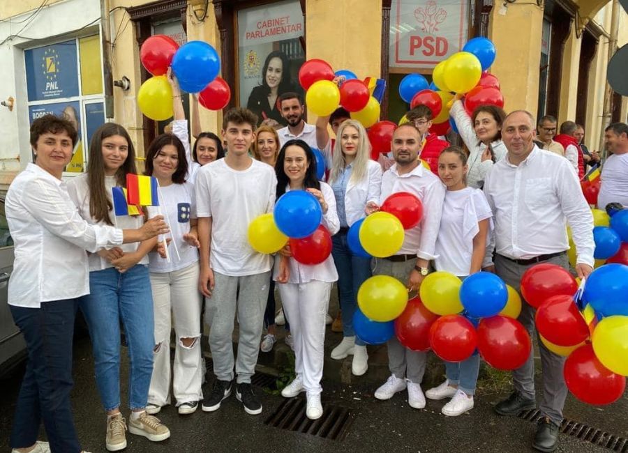 Simona Bucura Oprescu: "Să purtăm cu mândrie Tricolorul românesc"