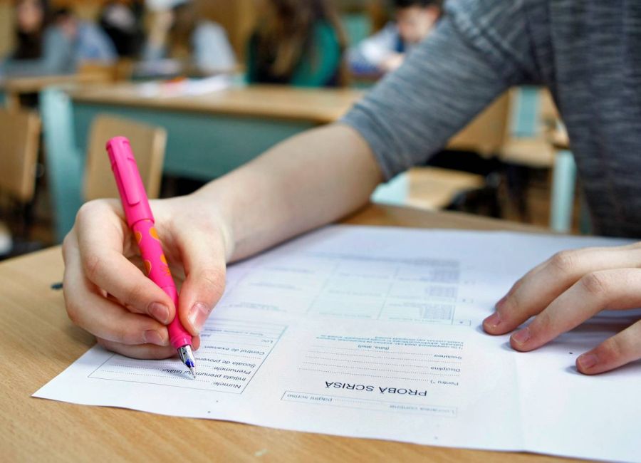 O singură medie de 10 la simularea Evaluării Naţionale în Argeş