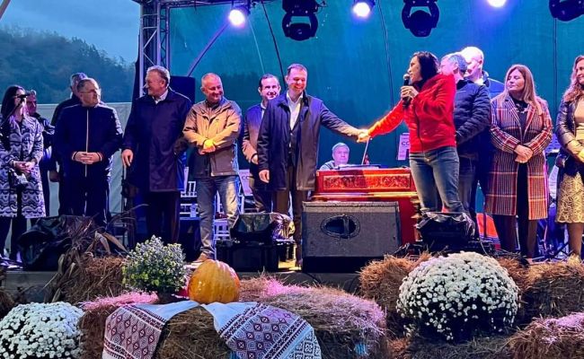 Ministrul Simona Bucura Oprescu, la sărbătoarea comunei Crișcior