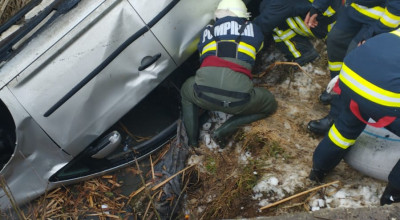 TRAGEDIE în Argeș! Doi bărbați au MURIT după ce au plonjat cu mașina într-un pârâu