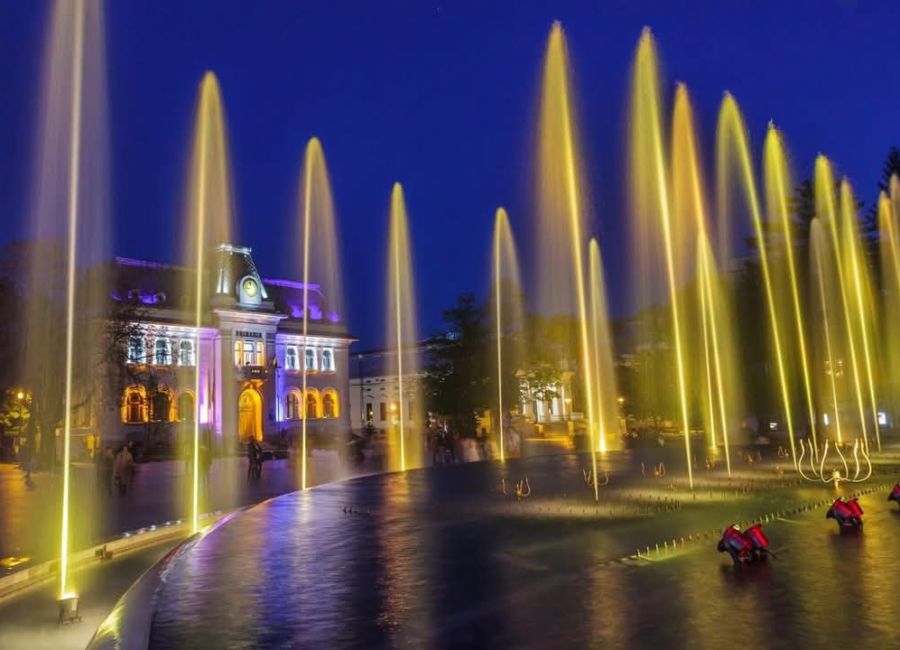 Spectacol de apă, lumină și muzică în centrul Piteștiului!