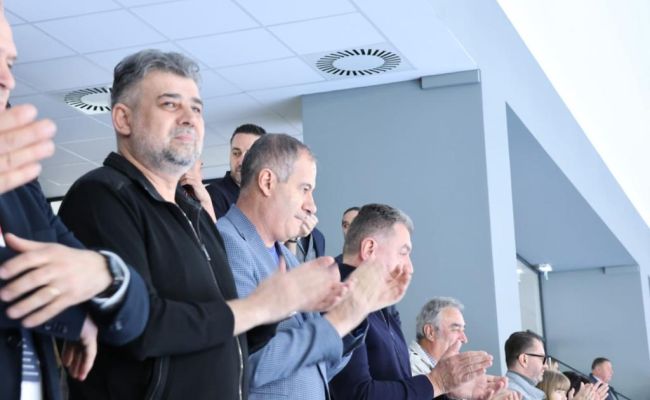 Marcel Ciolacu împreună cu Cristian Gentea la meciul de handbal România-Portugalia de la Pitești