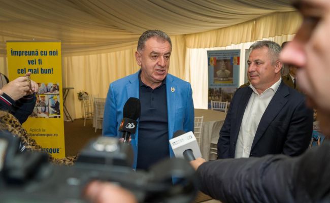Ministrul Simona Bucura-Oprescu, președintele CJ Argeș Ion Mînzînă și primarul Cristian Gentea s-au întâlnit cu angajatorii și candidații de la Bursa Locurilor de Muncă de la Pitești! Argeșul se dezvoltă prin investiții majore care aduc locuri de muncă pl