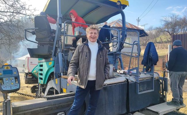 Lucrări de asfaltare în comuna Bogați
