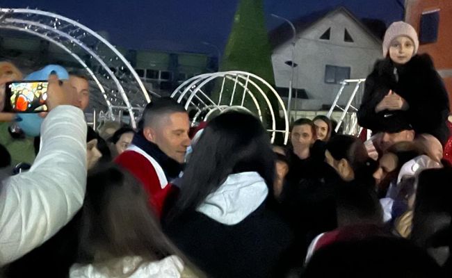 În comuna Bradu a fost aprins iluminatul festiv