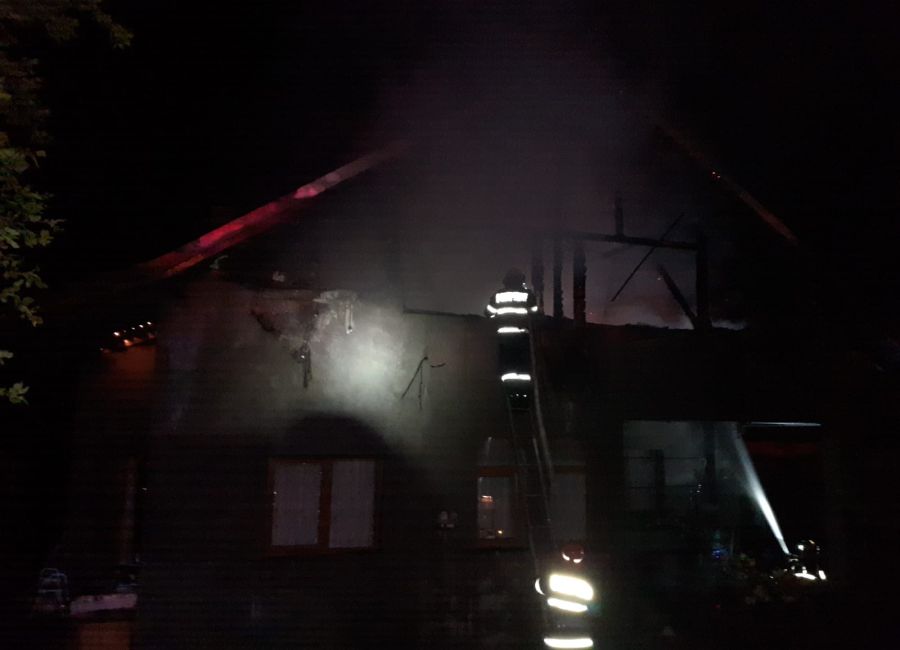 Azi-noapte, INCENDIU puternic în Argeș