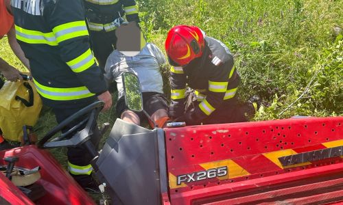 Bărbat prins sub un TRACTOR în Argeș!