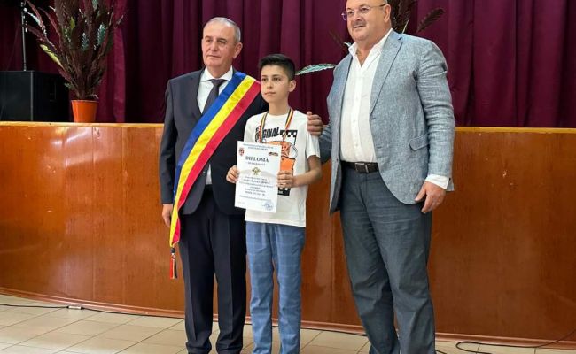 Au început Zilele Orașului Ștefănești! Ion Mînzînă și Nicolae Velcea au premiat excelența!