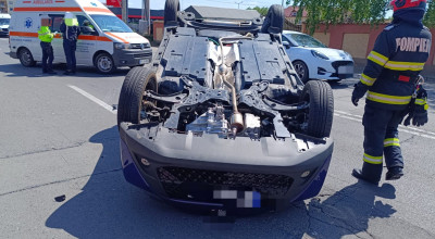ACUM! Accident în Piteşti! O maşină s-a RĂSTURNAT