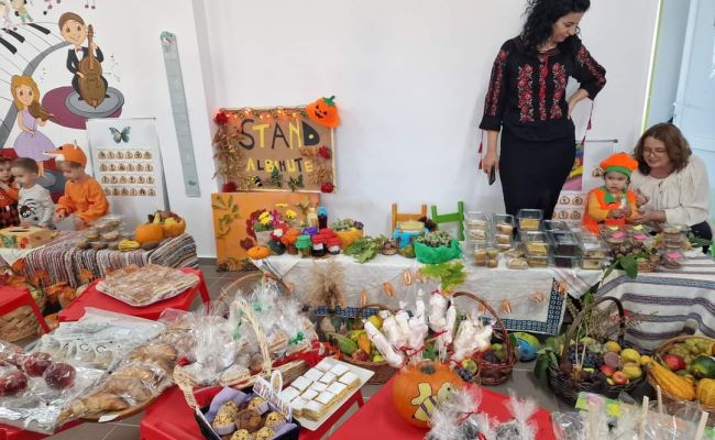 Elevii din comuna Bradu au organizat Târgul Toamnei