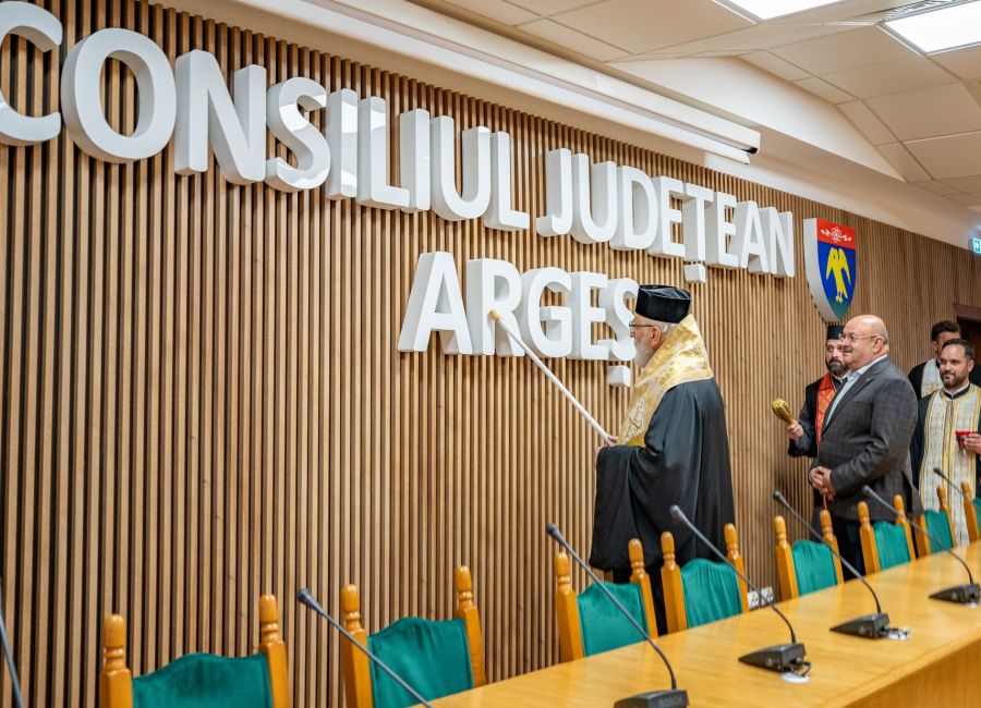 Înalt Prea Sfințitul Calinic a sfințit paraclisul de la Consiliul Județean Argeș