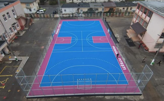 Trei noi terenuri de sport multifuncționale, finalizate, la Pitești!