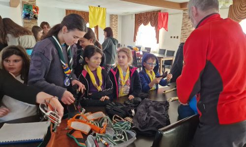 Salvamont Argeș susține diverse activități în cadrul programului 'Școala altfel'