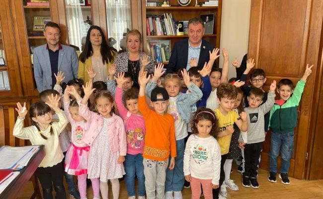 Primarul Cristian Gentea, întâlnire cu 20 de prichindei