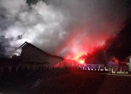 ACUM! EXPLOZIE într-o gospodărie din Argeș!