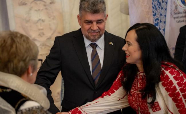 Simona Bucura Oprescu: 'Costume populare minunate din Argeș și Muscel spun în această săptămână povestea neamului românesc la Palatul Parlamentului'