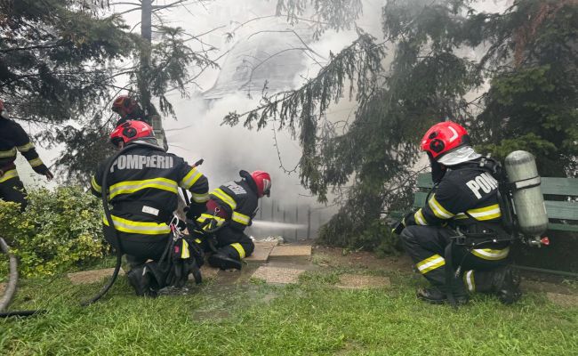 Incendiu puternic lângă biserica Mavrodolu!