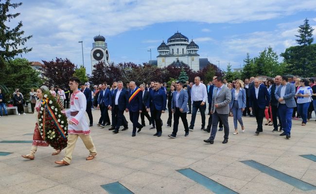La Mioveni a fost celebrată Ziua Eroilor