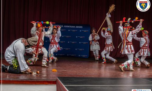 A treia ediție a 'Festivalului de căluș - Rusaliile la Pitești'