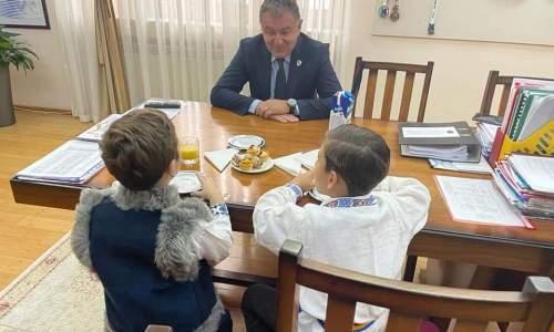 Doi elevi din Pitești, interviu cu primarul Cristian Gentea