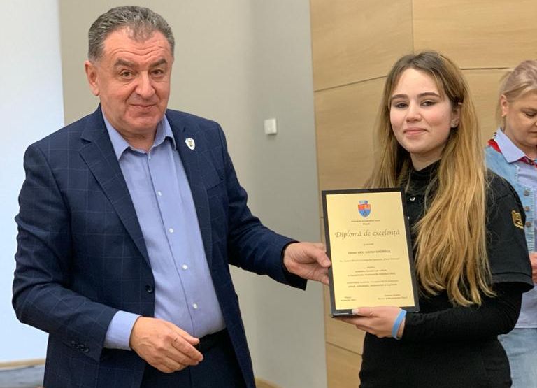 Reprezentanții României la Campionatul Mondial de Robotică, premiați de municipalitate!