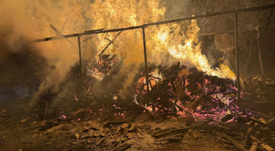 Incendiu URIAȘ într-o GOSPODĂRIE din Argeș!