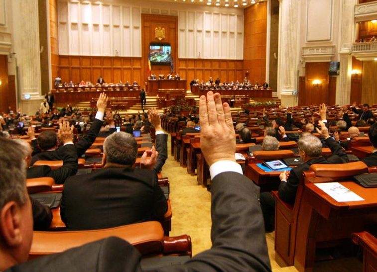 Pensiile speciale ale parlamentarilor au fost ELIMINATE