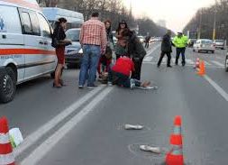 Copil de un an, CĂLCAT de o maşină condusă de un şofer de 73 de ani