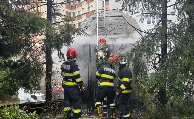 Incendiu puternic lângă biserica Mavrodolu!