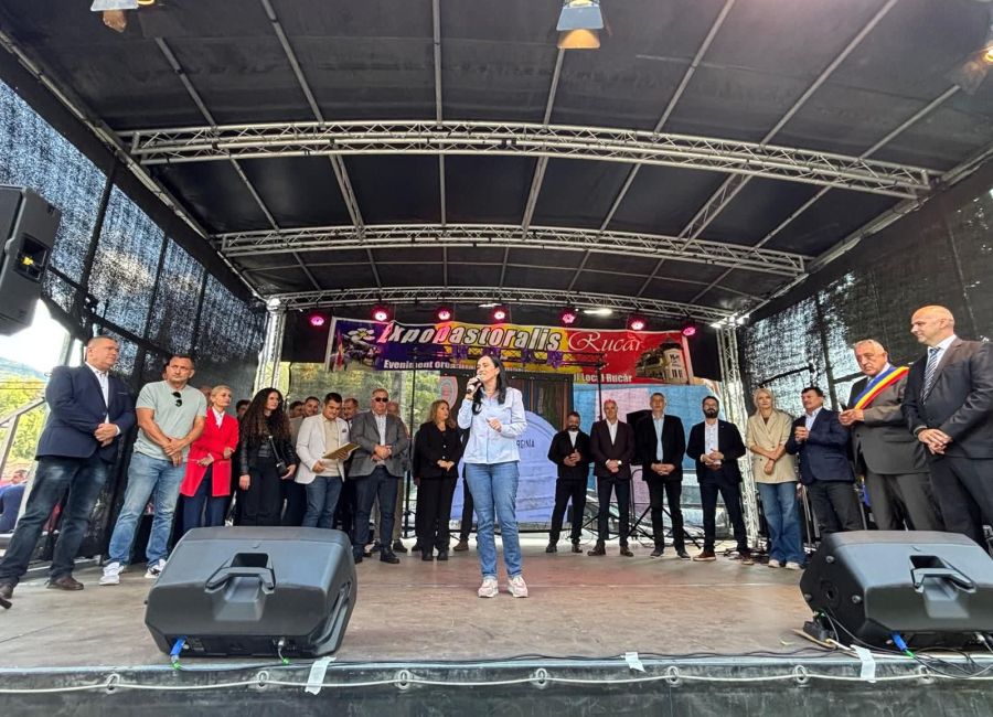 Sărbătoare la Rucăr! Echipa PSD, în mijlocul gospodarilor musceleni