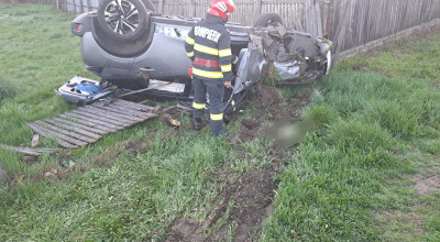 Accident GRAV în Argeș! O mașină s-a RĂSTURNAT!