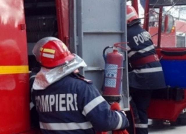 ACUM! INCENDIU într-o gospodărie din Argeș