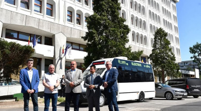 Alte trei microbuze școlare au sosit în Argeș