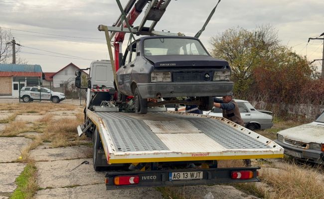 Continuă ridicarea mașinilor abandonate de pe domeniul public al Piteștiului!