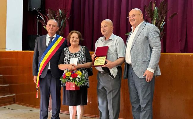Au început Zilele Orașului Ștefănești! Ion Mînzînă și Nicolae Velcea au premiat excelența!