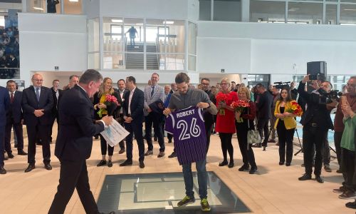 Bazinul din Piteşti, INAUGURAT de ziua lui Robert Glinţă! Gentea i-a oferit CADOU...