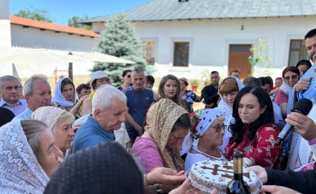 Prefectul Ioana Făcăleață, în mijlocul credincioșilor într-o zi sfântă!