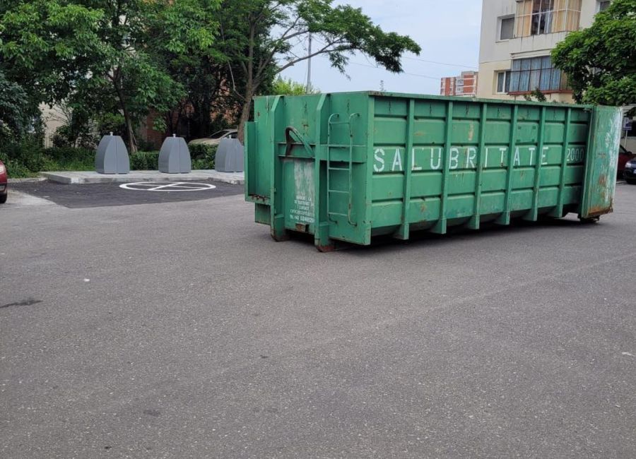 În Piteşti a început colectarea deşeurilor voluminoase şi DEE!