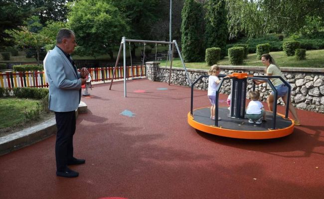 Încă două locuri de joacă au fost modernizate în Pitești!
