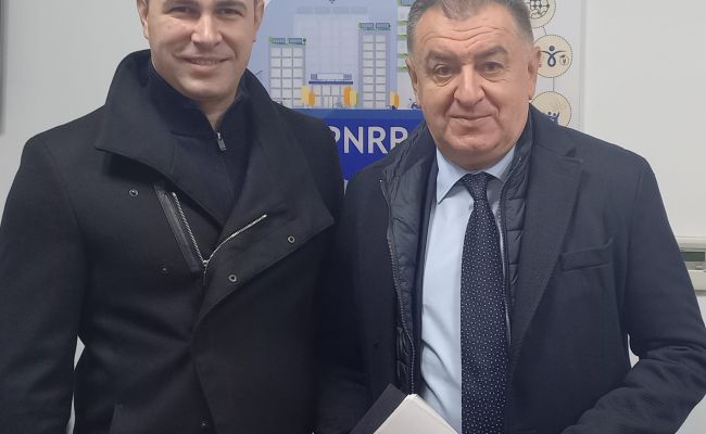 Primarul Cristian Gentea a semnat contractul! Încă 15 autobuze electrice la Pitești