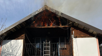 ACUM! ARDE o casă în Argeș
