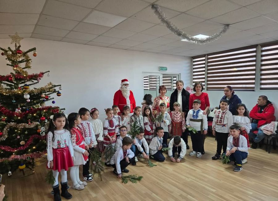 Moș Crăciun a venit pentru micuții din comuna Bogați