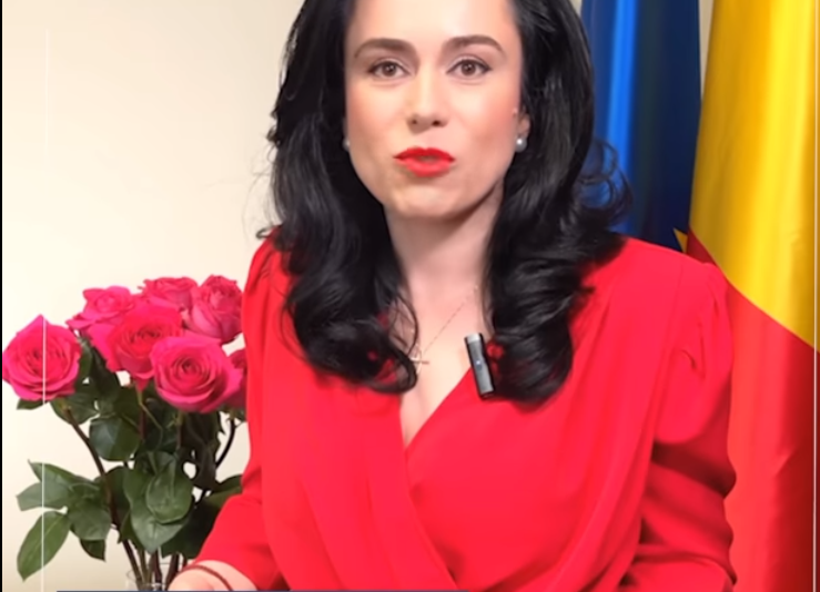 Simona Bucura Oprescu: 'La mulţi ani de Ziua Naţională'