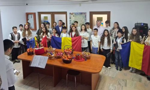 Sărbătoare în comuna Bradu! Elevii din localitate au sărbătorit Ziua Națională!